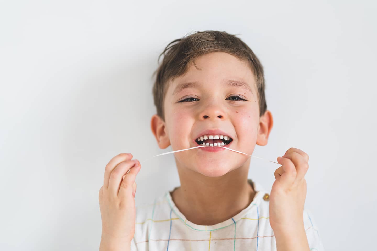 Teach Kids the Right Way to Floss: A Guide for Parents