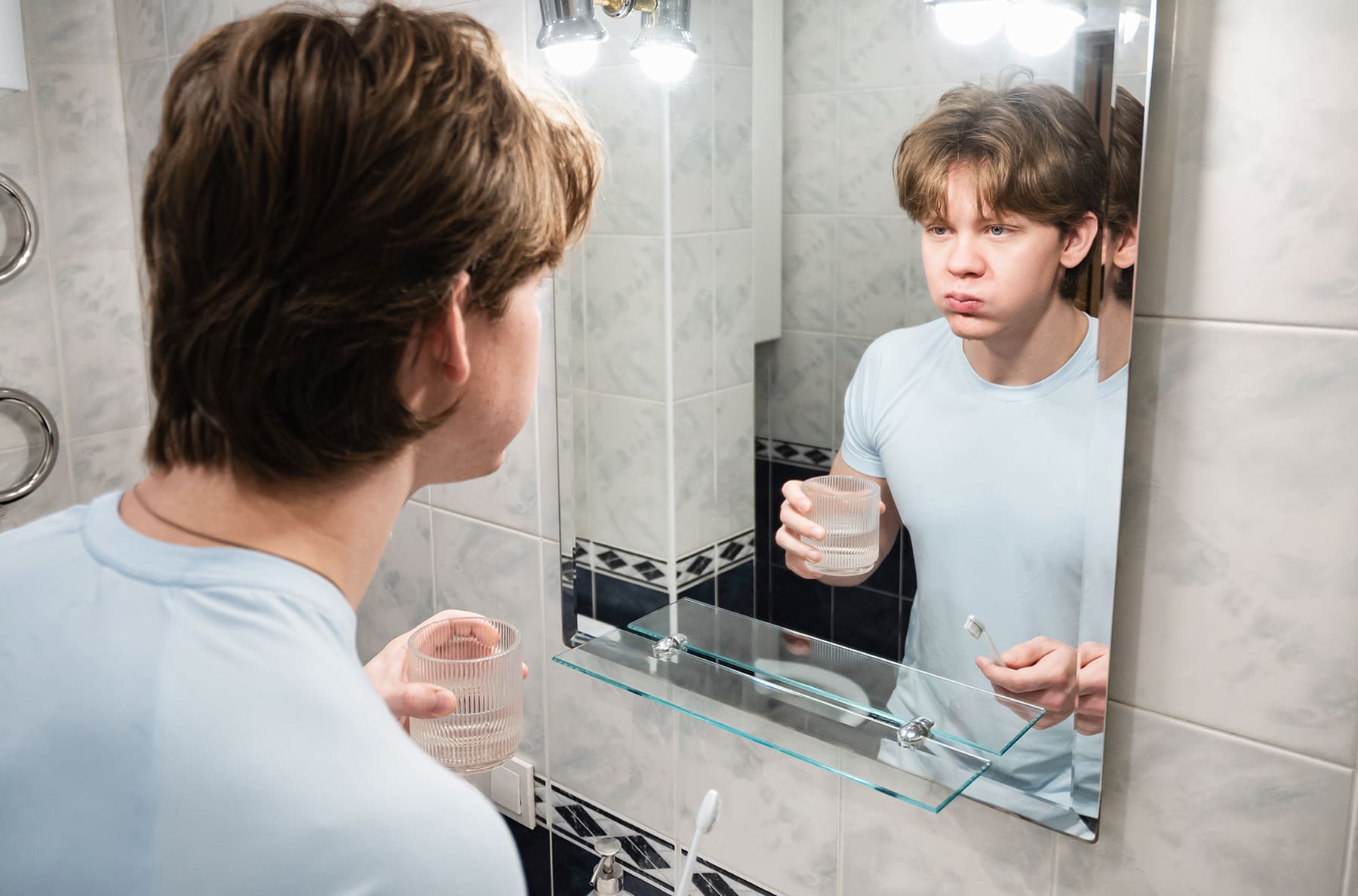 What To Do When Food Gets Stuck in a Wisdom Tooth Hole